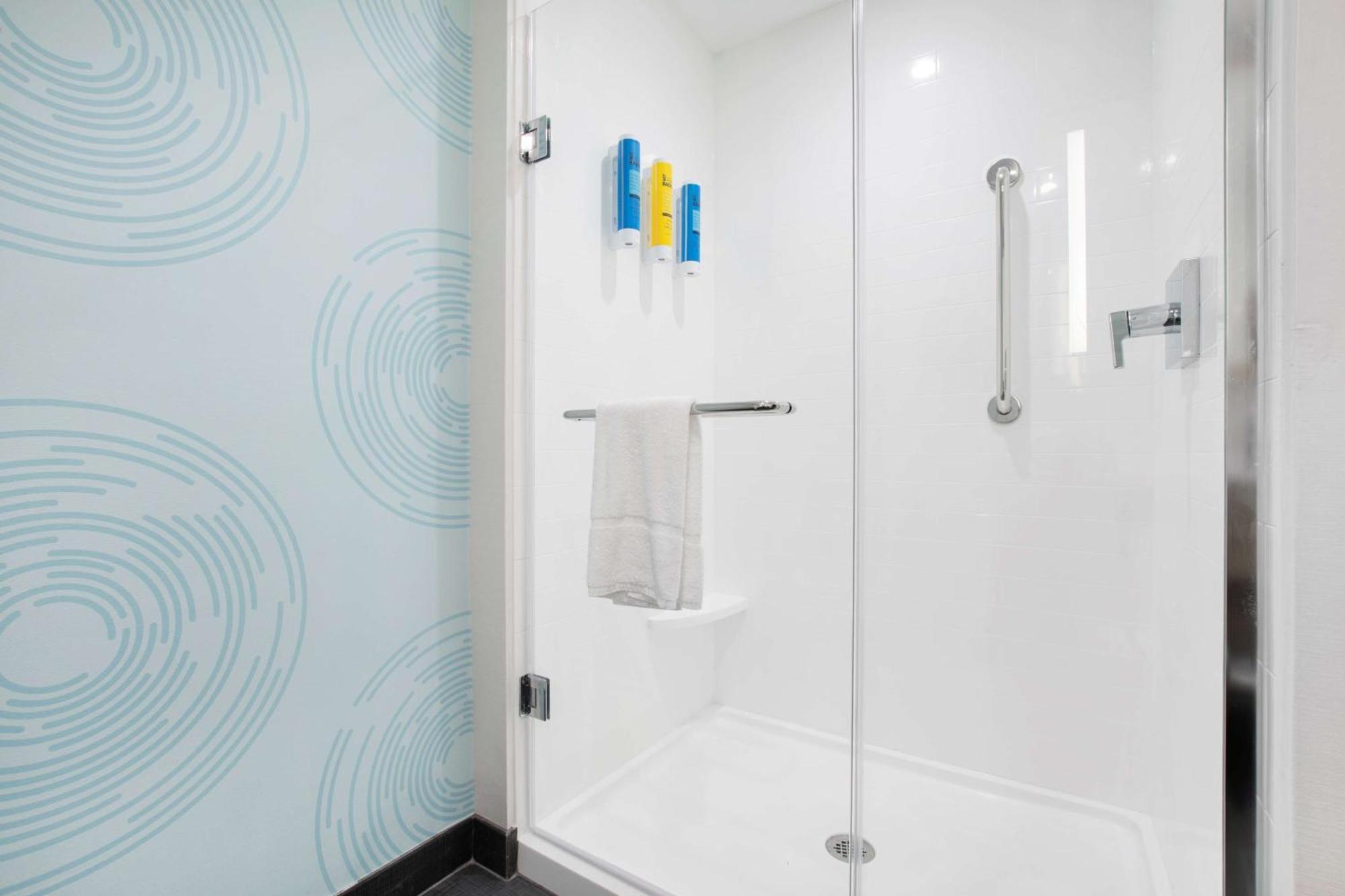 Tru By Hilton Chapel Hill Hotel Екстериор снимка