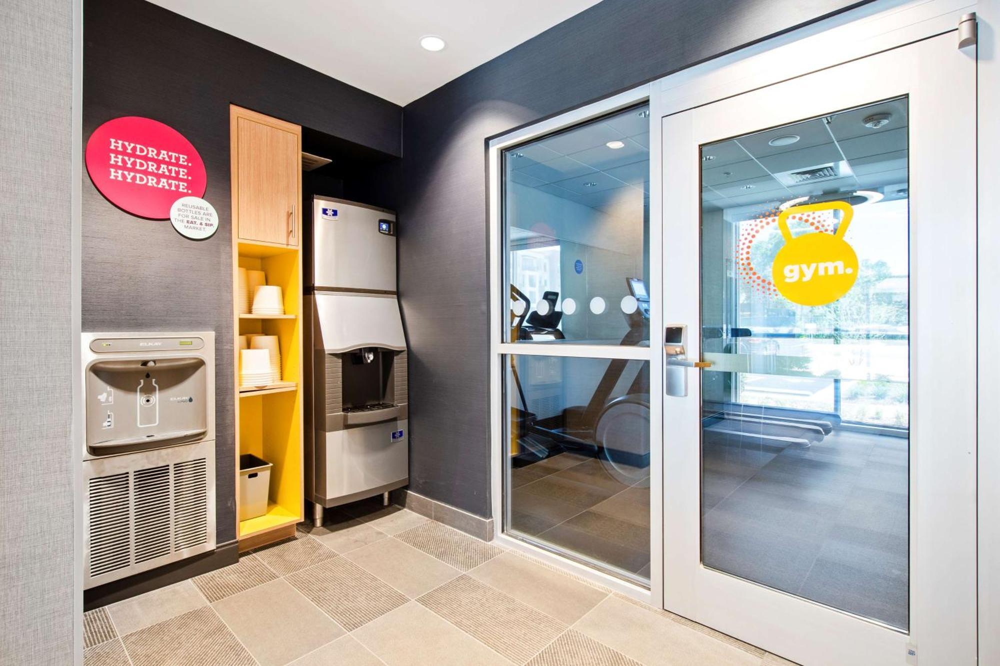 Tru By Hilton Chapel Hill Hotel Екстериор снимка