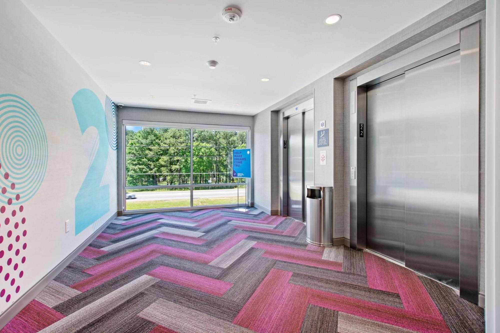 Tru By Hilton Chapel Hill Hotel Екстериор снимка