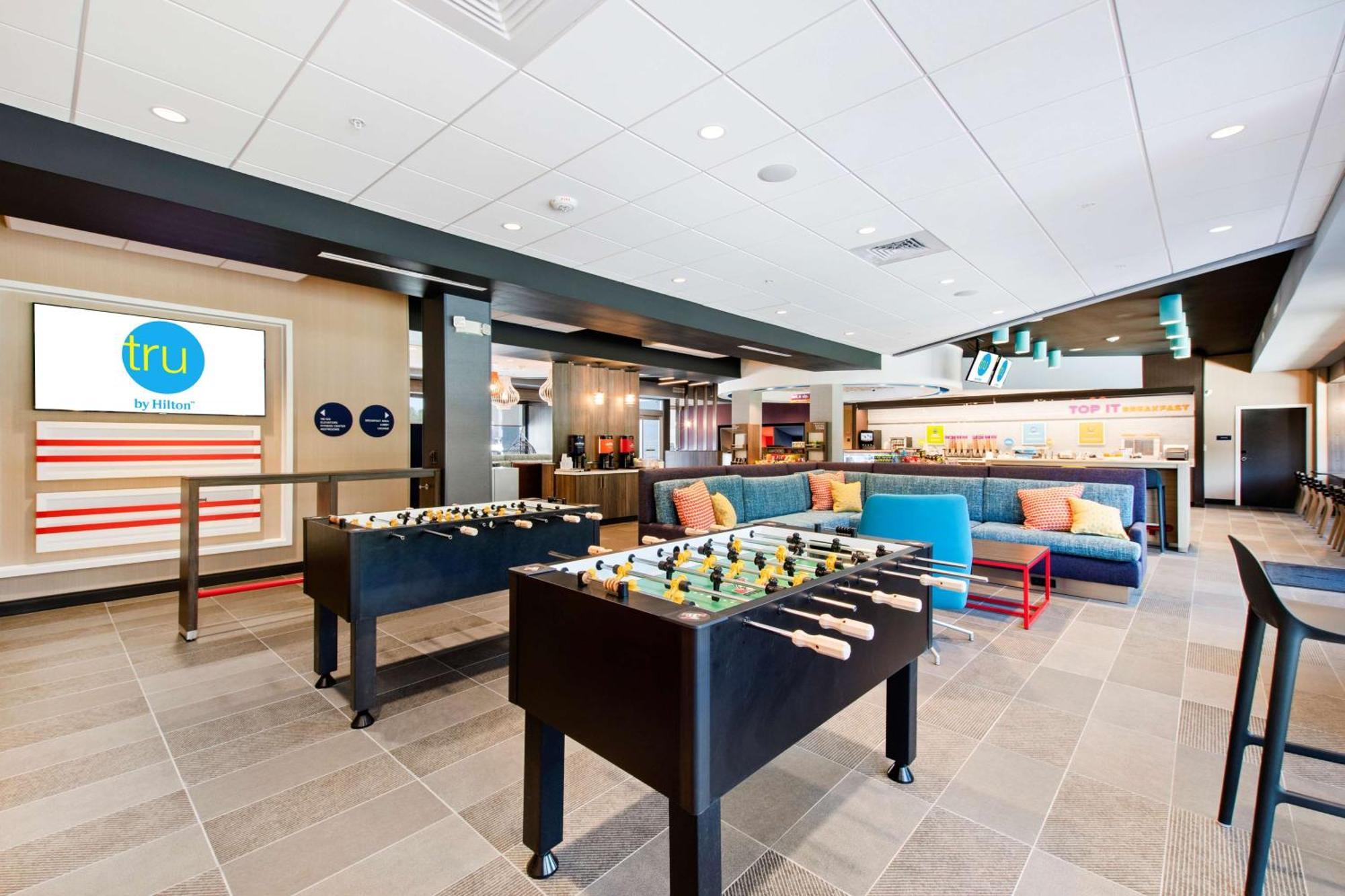 Tru By Hilton Chapel Hill Hotel Екстериор снимка