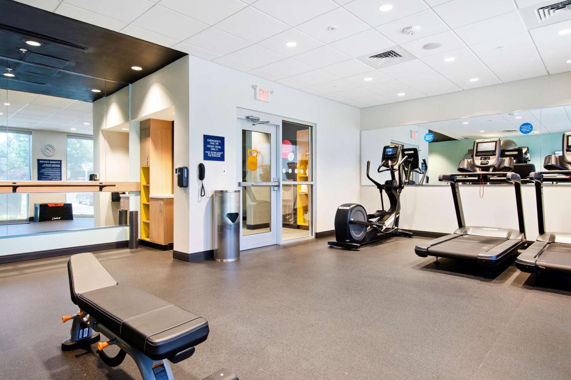 Tru By Hilton Chapel Hill Hotel Екстериор снимка