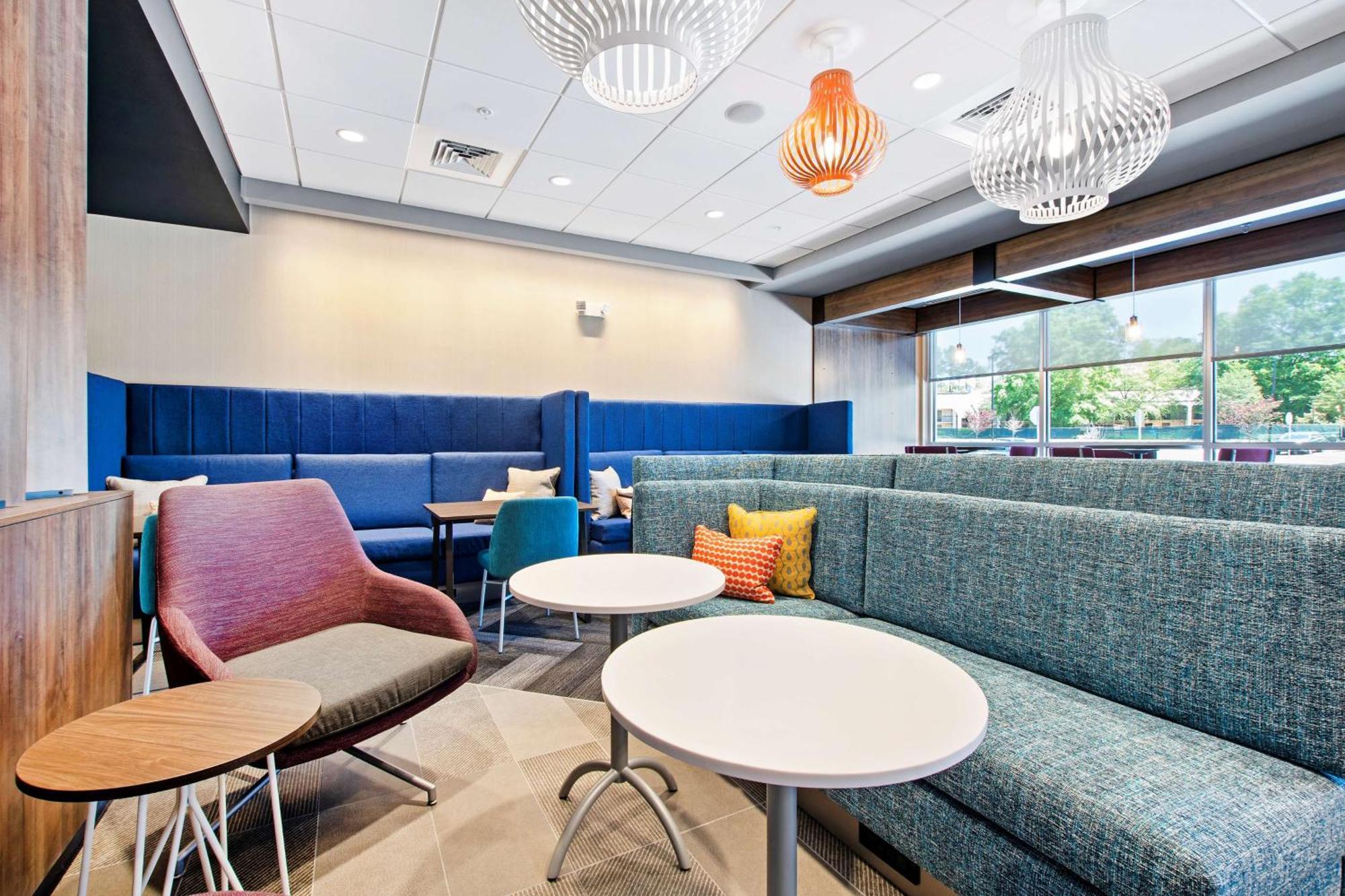 Tru By Hilton Chapel Hill Hotel Екстериор снимка