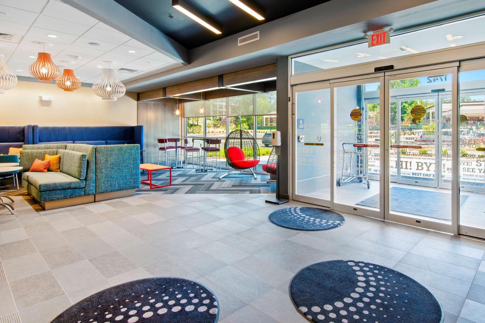 Tru By Hilton Chapel Hill Hotel Екстериор снимка