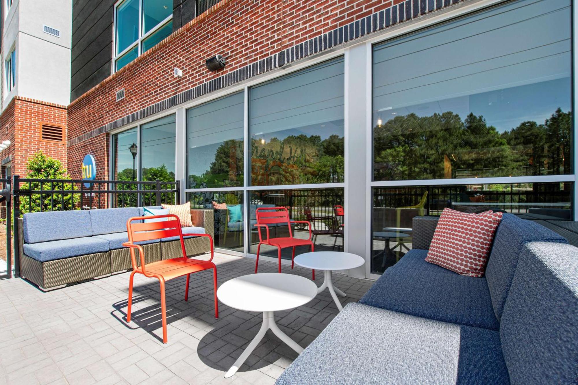 Tru By Hilton Chapel Hill Hotel Екстериор снимка